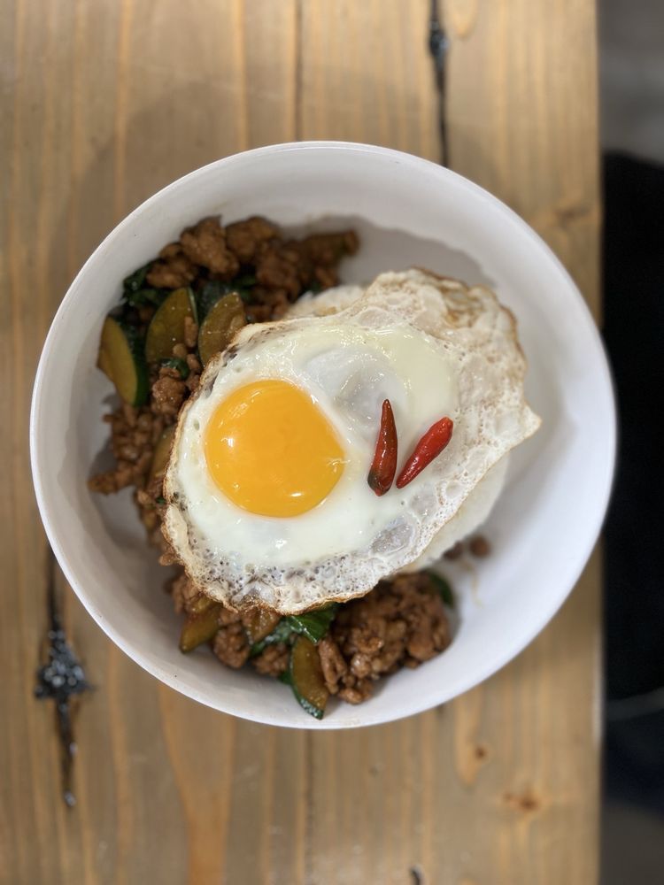 AM Eats & Tea Treats Logo