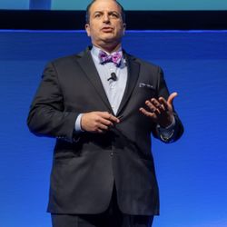 Gonzalez Anthony, MD - Dr Anthony Gonzalez teaching Robotic Surgery