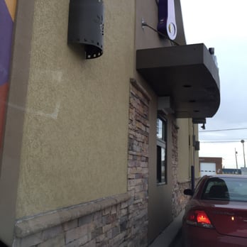 Taco Bell - Driving throughhhhhh - Fast Food Near Me - Defiance, Ohio
