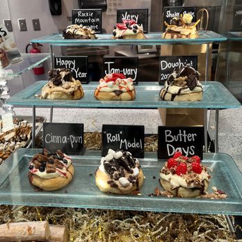 Cinnaholic - Beautiful display - Bakeries Near Me - Gilbert, Arizona