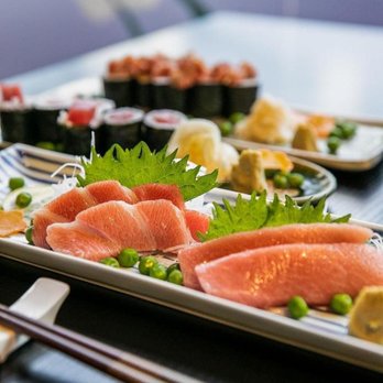 Yoshi Im Alsterhaus - Unsere erfahrenen Köche bereiten für Sie gerne ein Sashimi Gericht, wie hier unser Thunfisch Bluefin Toro Sashimi, zu. - Japanese Near Me - Hamburg, HH Yoshi Im Alsterhaus - Unsere erfahrenen Köche bereiten für Sie gerne ein Sashimi Gericht, wie hier unser Thunfisch Bluefin Toro Sashimi, zu. - Japanese Near Me - Hamburg, HH