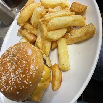 Masters Superfish - Cheeseburger (plain requested) and chips - Fish & Chips Near Me - London, XGL Masters Superfish - Cheeseburger (plain requested) and chips - Fish & Chips Near Me - London, XGL
