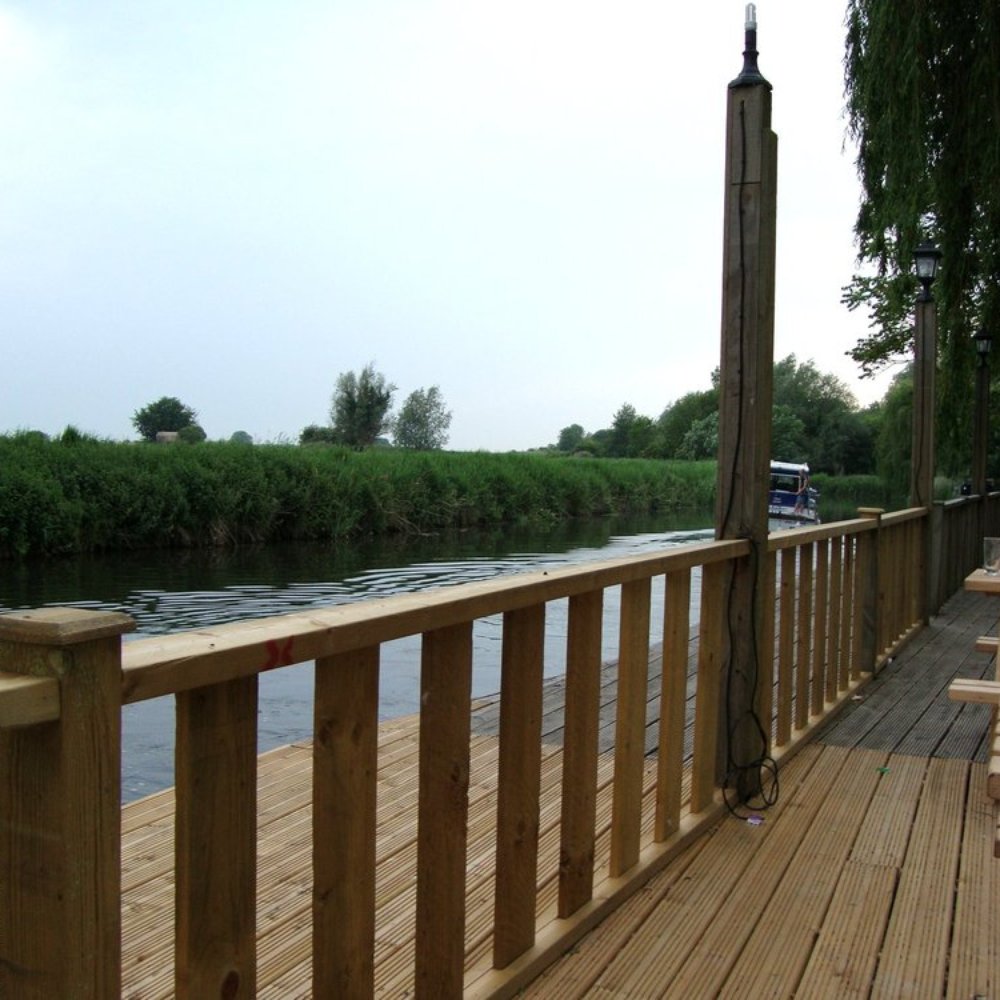 Judes Ferry - Along the river - Pubs Near Me - Bury St Edmunds, SFK