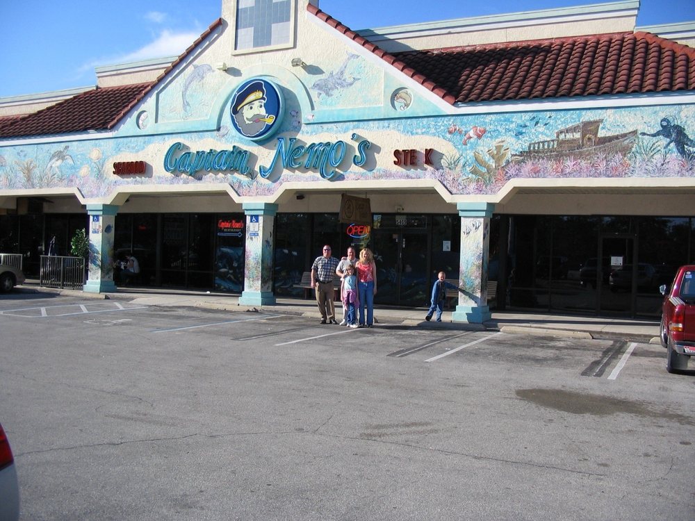 Captain Nemo's Seafood & Steak House Logo