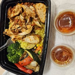 Delicious Sun dried tomato chicken with turmeric rice & veggies