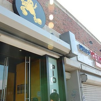 Pio Pio 2 - Pio Pio restaurant front - Latin American Near Me - Jackson Heights, New York