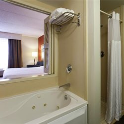 Hilton Garden Inn Secaucus/Meadowlands - Guest room bath