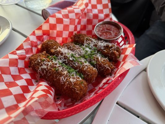 Danny's Pizza Tavern by null