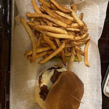 Fody's Great American Tavern - Bacon cheeseburger & hand cut fries - American Near Me - Nashua, New Hampshire Fody's Great American Tavern - Bacon cheeseburger & hand cut fries - American Near Me - Nashua, New Hampshire