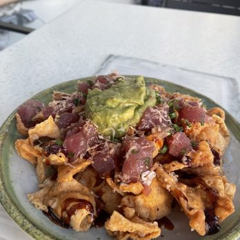 The Beach Bar - Ahi* Poke Nachos - Bars Near Me - Honolulu, Hawaii