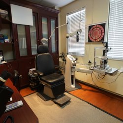 York Mills Eye Clinic - Optometrist's examination room