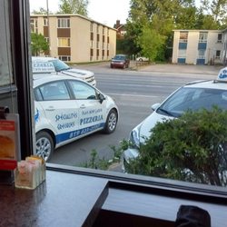 Place Mont-Laurier Pizzéria - 9 juin 2017 à 20h03 / Depuis notre banquette