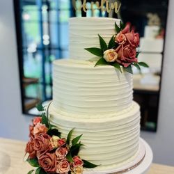 Rose Briar Place - Beautiful wedding cakes from katiecakesokc.com