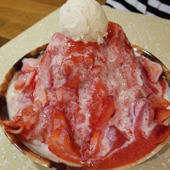 Meet Fresh - Strawberry shaved ice - Desserts Near Me - Irvine, California