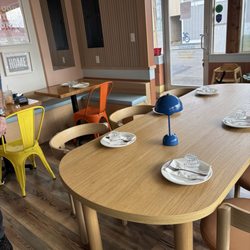 Giving Cafe & Bistro - Seating options