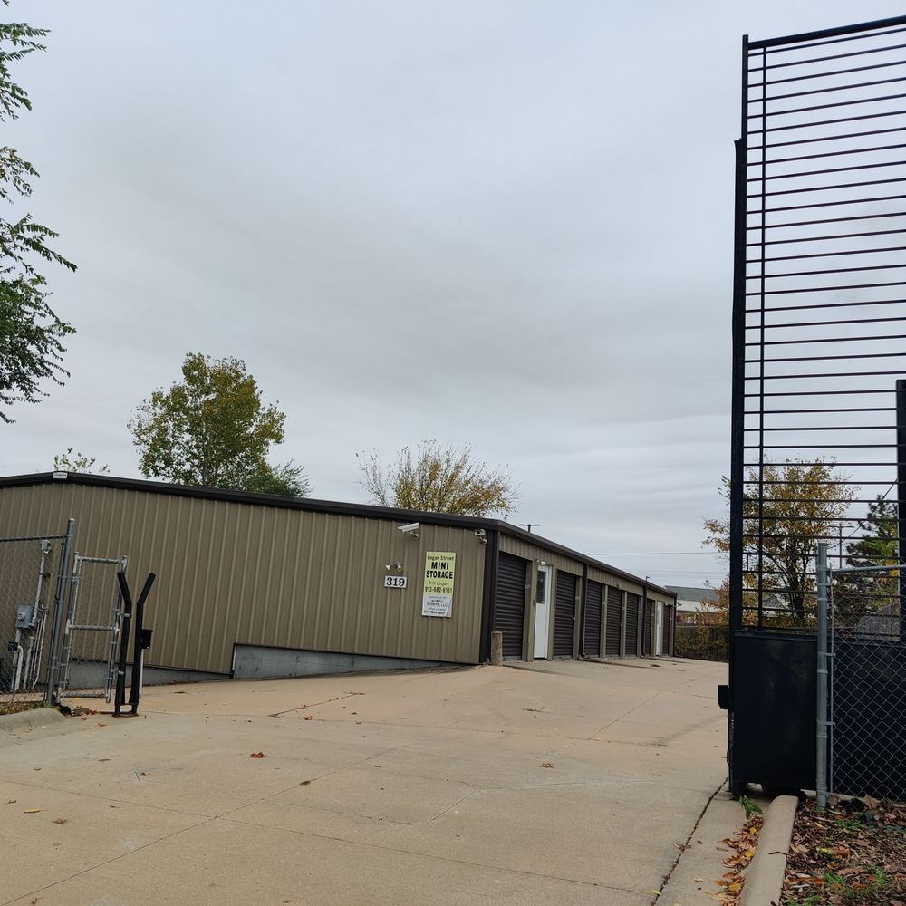 Logan Street Mini-Storage - Malfunctioning Gate - Self Storage Near Me - Leavenworth, Kansas Logan Street Mini-Storage - Malfunctioning Gate - Self Storage Near Me - Leavenworth, Kansas