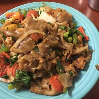 Saigon -2- Siam Bistro - Drunken noodles w tofu - very tasty and good portion! - Vietnamese Near Me - Gilroy, California Saigon -2- Siam Bistro - Drunken noodles w tofu - very tasty and good portion! - Vietnamese Near Me - Gilroy, California