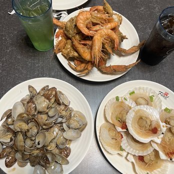 Feast Buffet - seafood selection preview // ig: @sandyeatslocal - Buffets Near Me - Renton, Washington