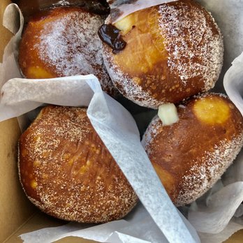 Leonard's Bakery Malasadamobile - Malasadas: chocolate, custard, cinnamon 10/10 - Food Trucks Near Me - Honolulu, Hawaii Leonard's Bakery Malasadamobile - Malasadas: chocolate, custard, cinnamon 10/10 - Food Trucks Near Me - Honolulu, Hawaii