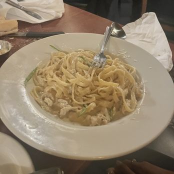 The Old Spaghetti Factory - Chicken fettuccine Alfredo - Italian Near Me - Toronto, Ontario The Old Spaghetti Factory - Chicken fettuccine Alfredo - Italian Near Me - Toronto, Ontario