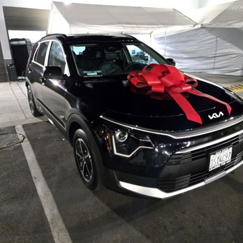 Car Pros Kia Glendale - Car Dealers Near Me - Glendale, California