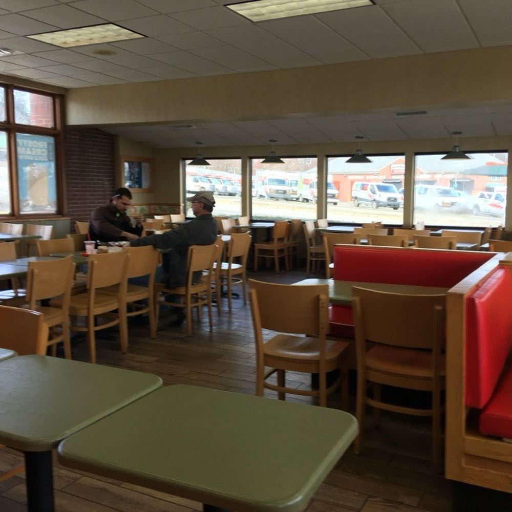 Wendy's - Fast Food Near Me - Augusta, Maine