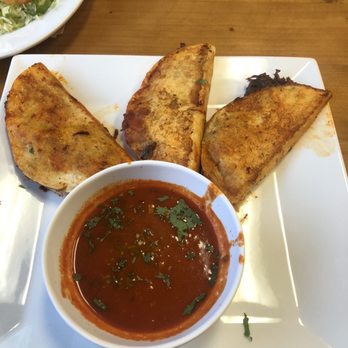 El Sarape Restaurant - Birria Tacos and Consome - Mexican Near Me - Hartford, Connecticut El Sarape Restaurant - Birria Tacos and Consome - Mexican Near Me - Hartford, Connecticut