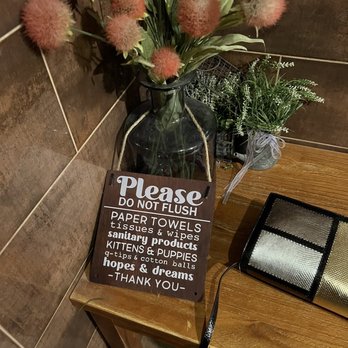 Caffe Bene - Fort Lee - a vase of flowers on a table - Cafes Near Me - Fort Lee, New Jersey Caffe Bene - Fort Lee - a vase of flowers on a table - Cafes Near Me - Fort Lee, New Jersey