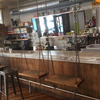 Molly's Cupcakes - Desserts Near Me - Chicago, Illinois