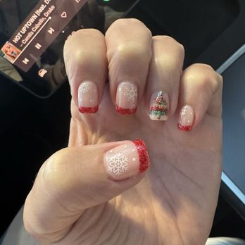 Nail Resort - Christmas nails - Nail Salons Near Me - Folsom, California