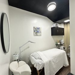 Pine Barbershop & Beauty Lounge
