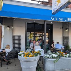 G's On Liberty - Outdoor covered patio!