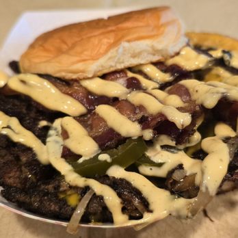 Burger 3000 - Oklahoma burger with bacon and jalapeños - Burgers Near Me - Chatsworth, California