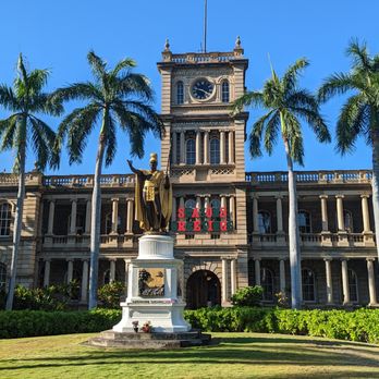 E Noa Tours - King Kamehameha welcomes all to justice. - Tours Near Me - Honolulu, Hawaii