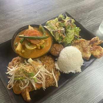 Thai House Noodle Soup - Pad Thai and Pumkin curry and Chicken Satay - Noodles Near Me - Santa Rosa, California Thai House Noodle Soup - Pad Thai and Pumkin curry and Chicken Satay - Noodles Near Me - Santa Rosa, California