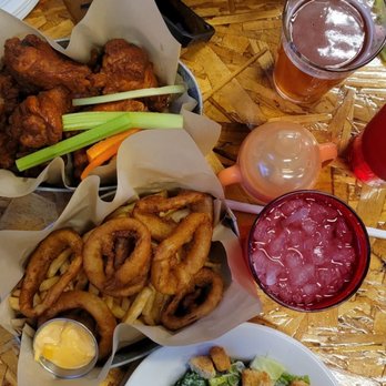 Brick & Barrel - Read on Google reviews that their wings were amazing and they didn't disappoint   The food and beers were awesome   We'll see u again - Pizza Near Me - Lincoln, California