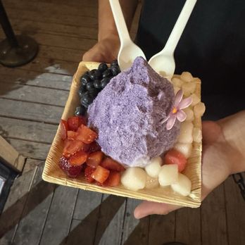 Da Sweet Spot - Ube condensed milk with strawberries, blueberries, riceballs and mochi - Shaved Snow Near Me - Kihei, Hawaii