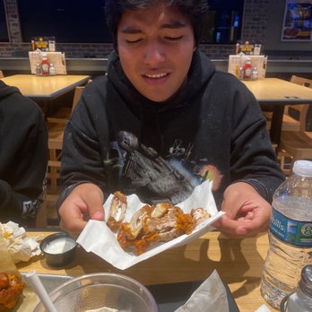 Buffalo Wild Wings - Wings - Sports Bars Near Me - Gainesville, Florida