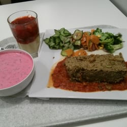 BioWay - Za pieczeń z soczewicy (nawet dobra), 3 surówki, niezły chłodnik litewski i pudding jaglany dałam coś koło 28 zł.