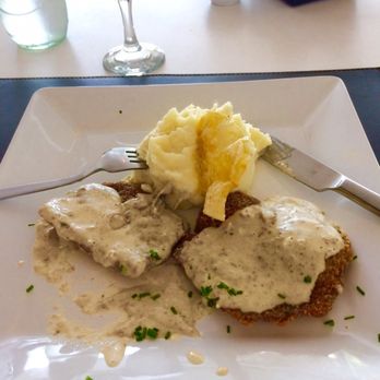 Croque Madame - Milanesa de peceto con salsa de hongos, acompañado con puré de papas. - Desserts Near Me - Buenos Aires, C