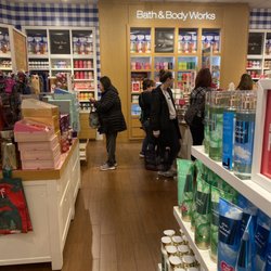 Bath & Body Works - Employee who walks around and acts too busy