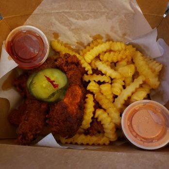 Meech's Hot Chicken - Spicy tenders, fries, sauce, ketchup - Food Trucks Near Me - El Paso , Texas
