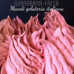 Mandi Gelateria Italiana - Nuestro especial de guanábana con fresa
