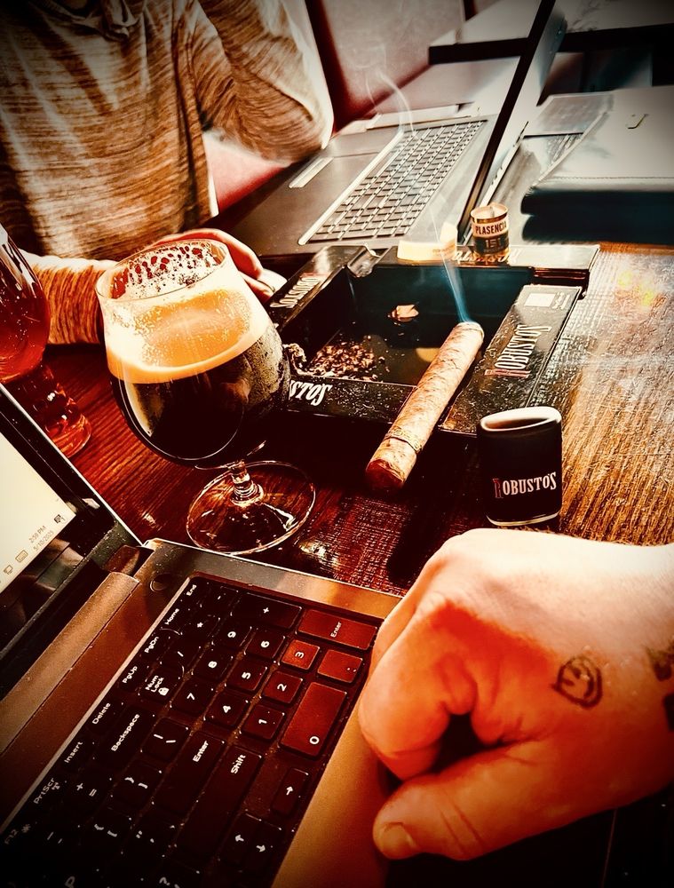 Robusto's Cigar Bar and Bistro