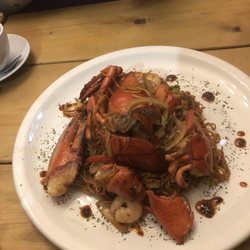 Lobster Cafe - Spicy noddles with half lobster and king prawns