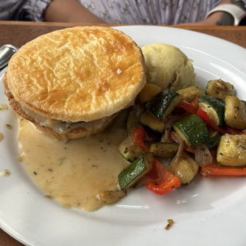 Linn's Restaurant - Seafood Pot Pie (Dinner) - American Near Me - Cambria, California