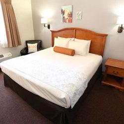 Country Hearth Inn & Suites Edwardsville St. Louis - King Standard