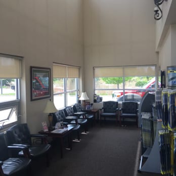 Alpine Automotive - Waiting area - Auto Repair Near Me - Lake Zurich, Illinois Alpine Automotive - Waiting area - Auto Repair Near Me - Lake Zurich, Illinois