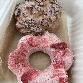 AlimamaTea - Strawberry Mochi Donut, Vietnamese Coffee Boba Cream Puff - Desserts Near Me - New York, New York