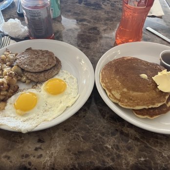 Ramblin'cafe - two plates of breakfast food - Kosher Near Me - Santa Fe, New Mexico